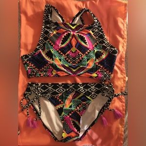 Juniors retro 2 piece Aztec design bikini swim suits. Top is XL; bottoms L.